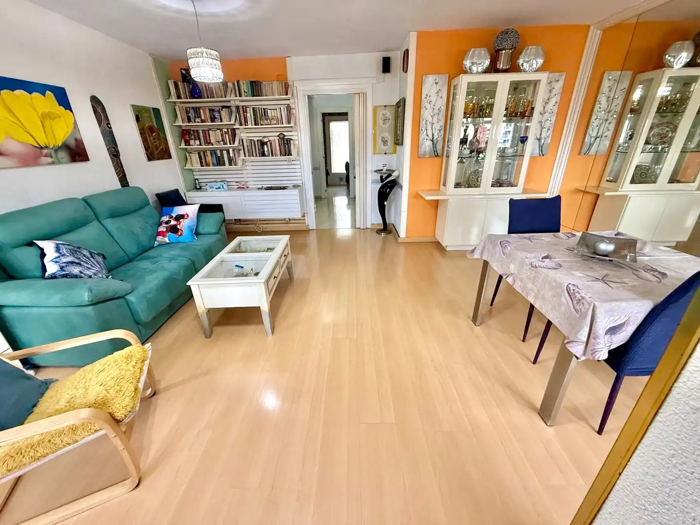 Living room of Flat for sale in Benidorm  with Swimming Pool, Furnished and Community pool