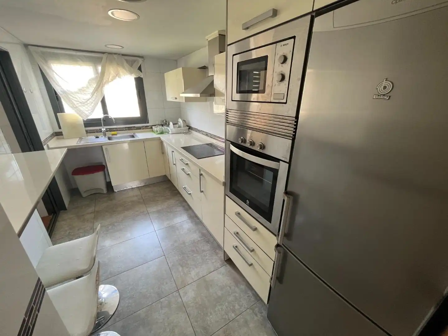 Cocina de Apartamento en venta en Alicante / Alacant con Aire acondicionado, Calefacción y Jardín privado