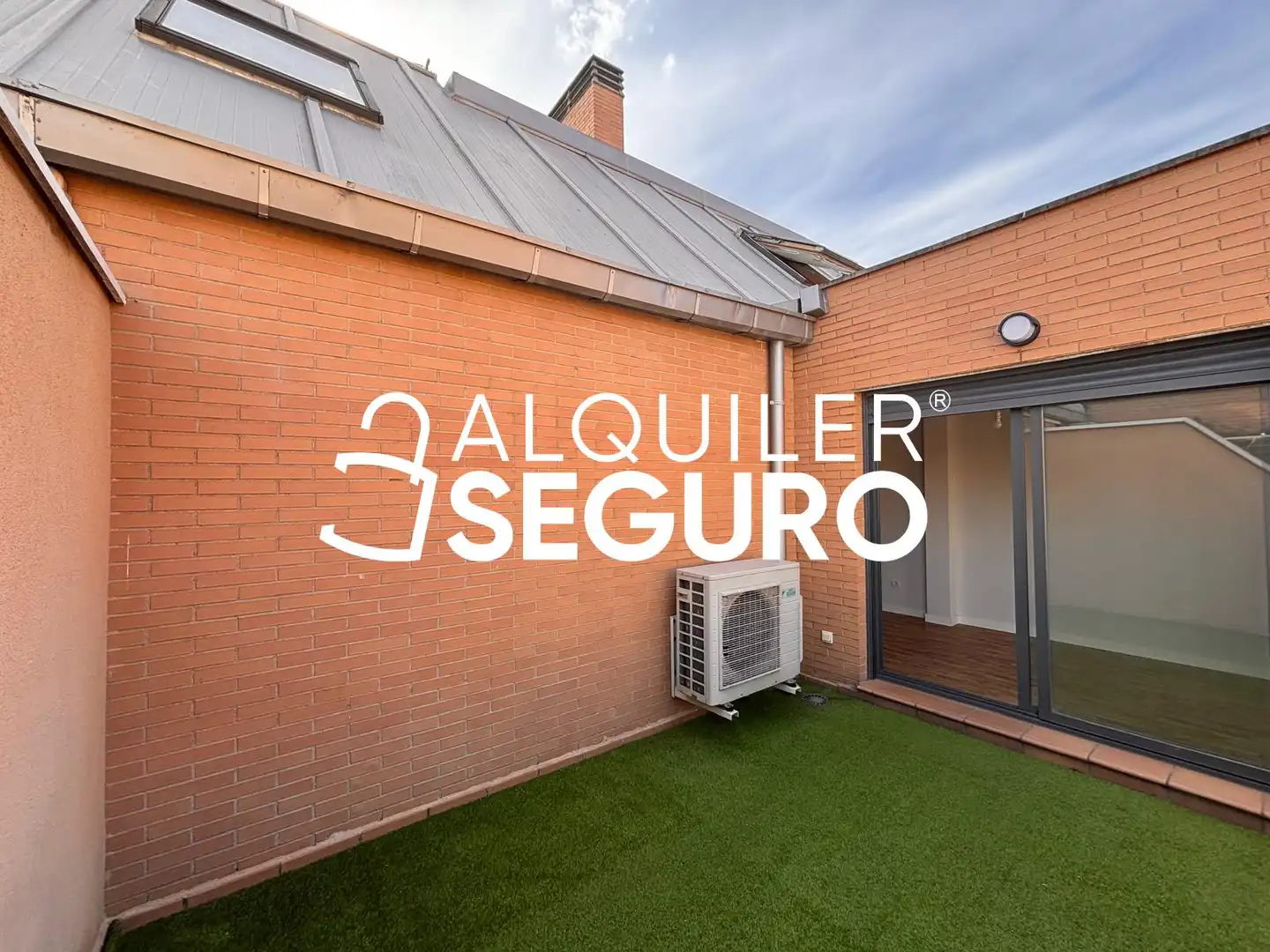 Exterior view of Attic for rent in Madrid  with Air Conditioner, Heating and Terrace