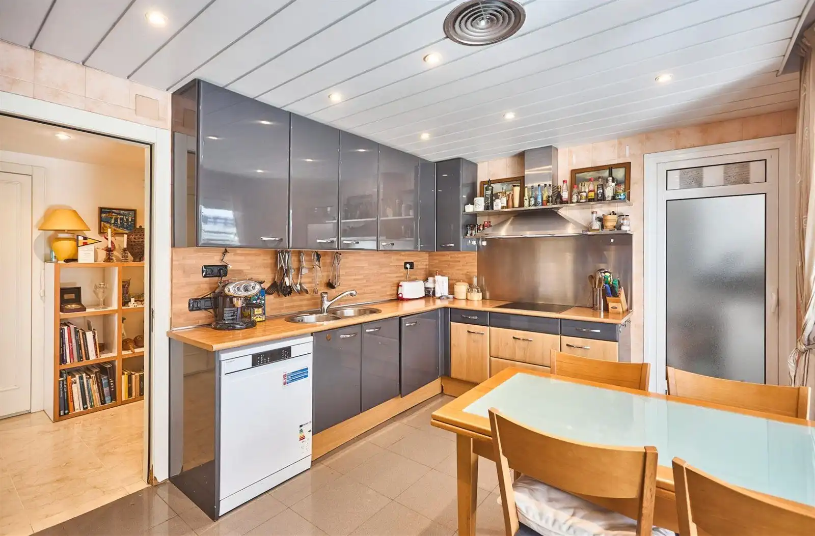 Cocina de Piso en venta en Sitges con Calefacción, Terraza y Piscina