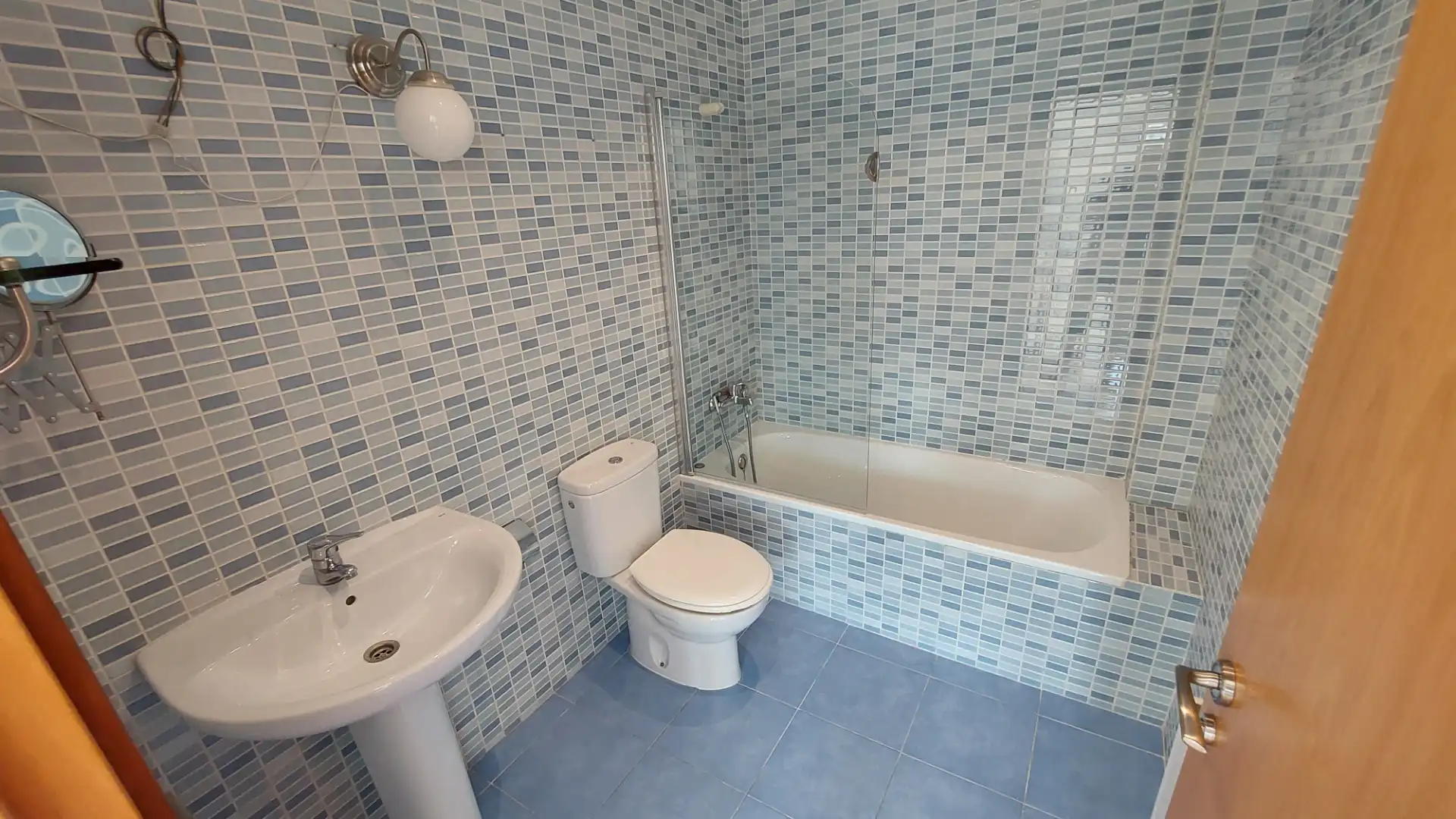 Baño de Casa adosada en venta en Vilafranca del Penedès con Aire acondicionado, Calefacción y Jardín privado
