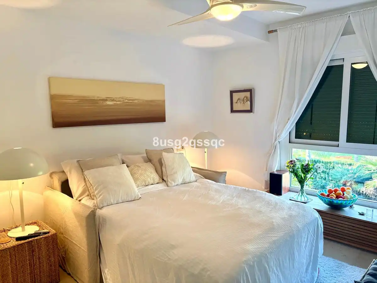 Bedroom of Flat for sale in Estepona  with Air Conditioner, Furnished and TV