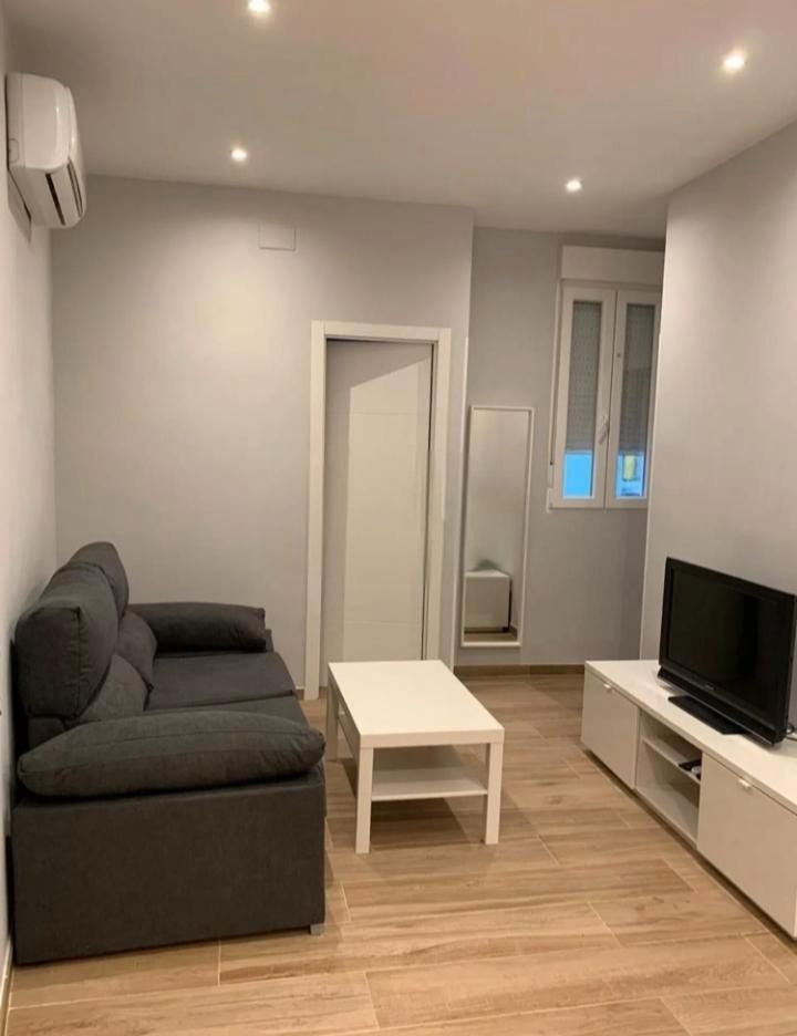 Bedroom of Flat for rent in  Madrid Capital  with Furnished