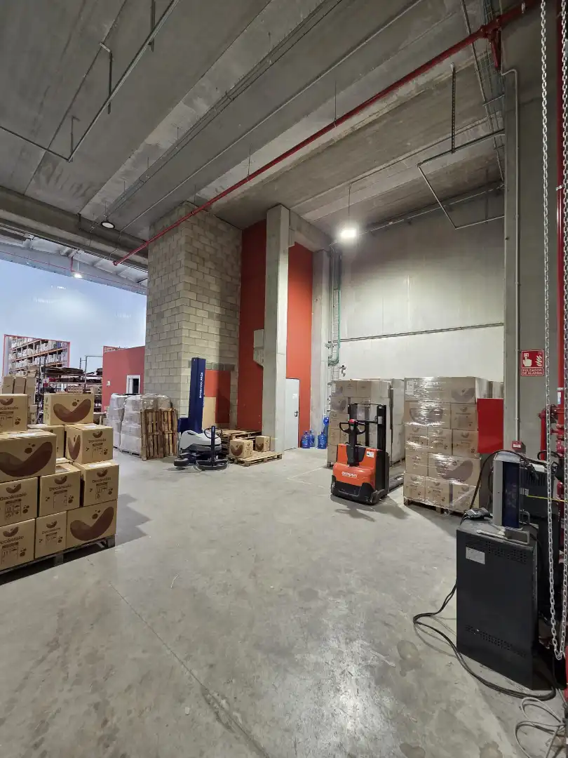 Nau industrial de lloguer en Rubí amb Calefacció i Alarma