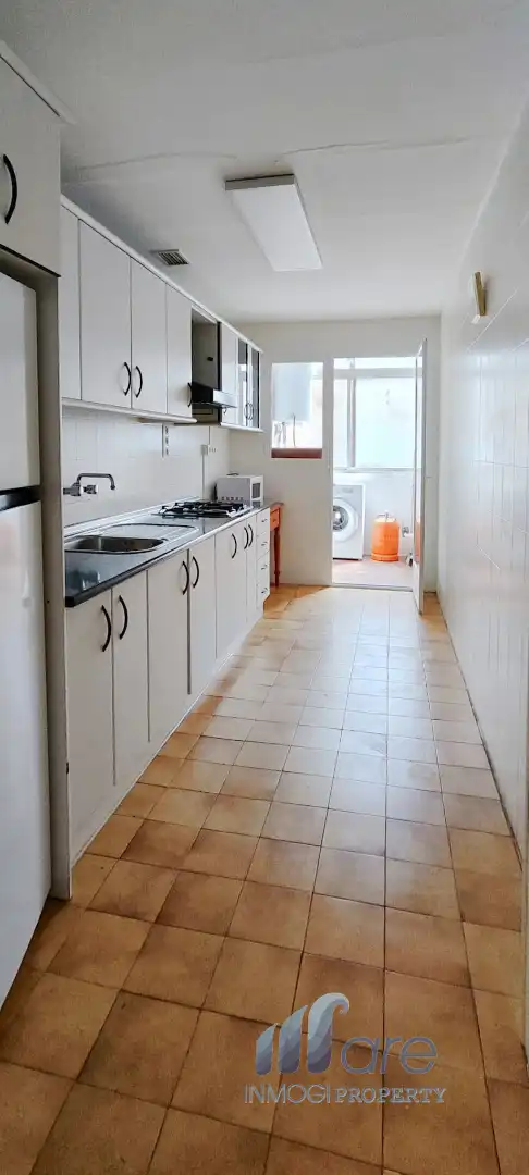 Küche von Wohnung zum Verkauf in Granada mit Klimaanlage, Privatgarten und Terrasse