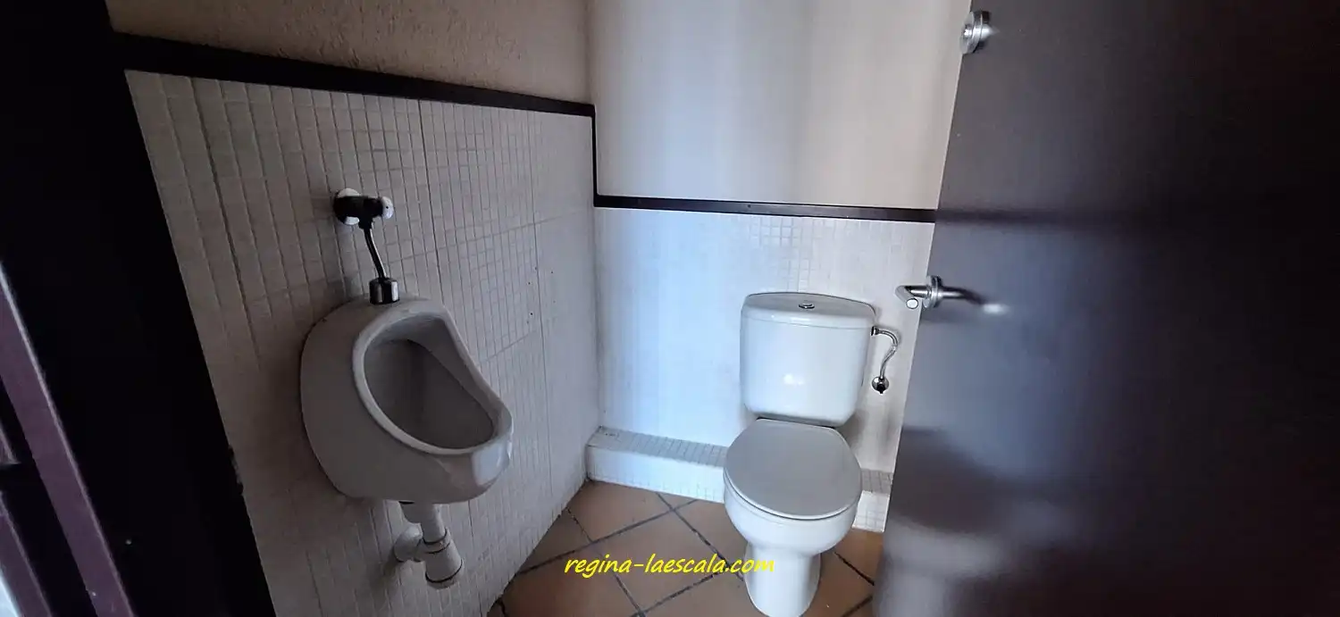 Badezimmer von Geschaftsraum zum Verkauf in L'Estartit mit Heizung, Terrasse und Möbliert
