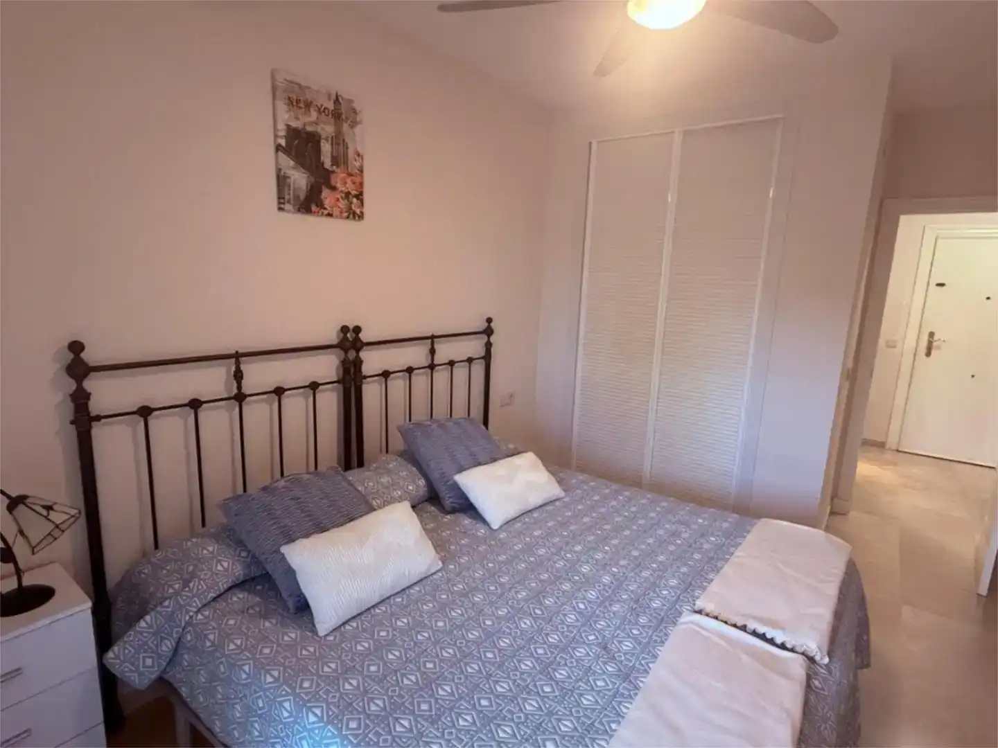 Schlafzimmer von Dachboden zur Miete in Torremolinos mit Klimaanlage, Privatgarten und Schwimmbad