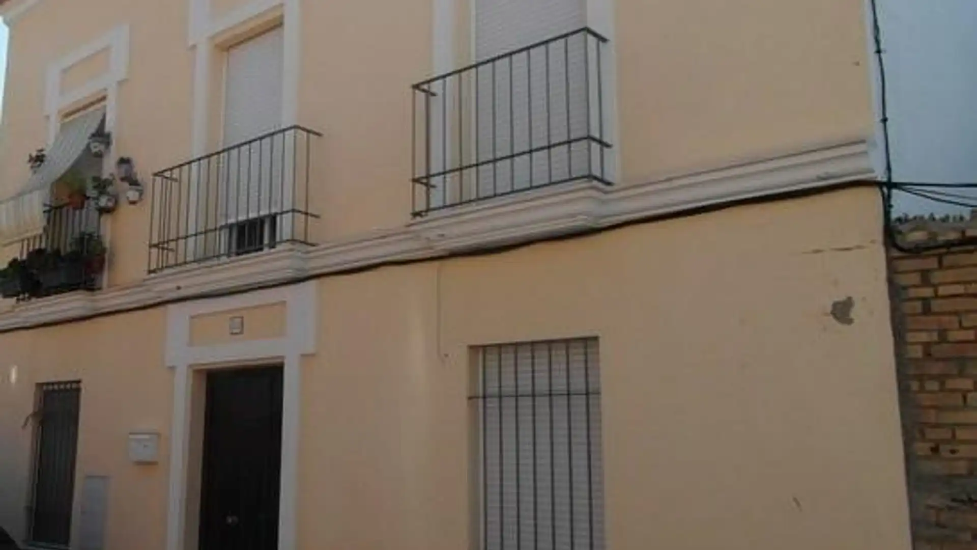 Vista exterior de Piso en venta en Sanlúcar la Mayor