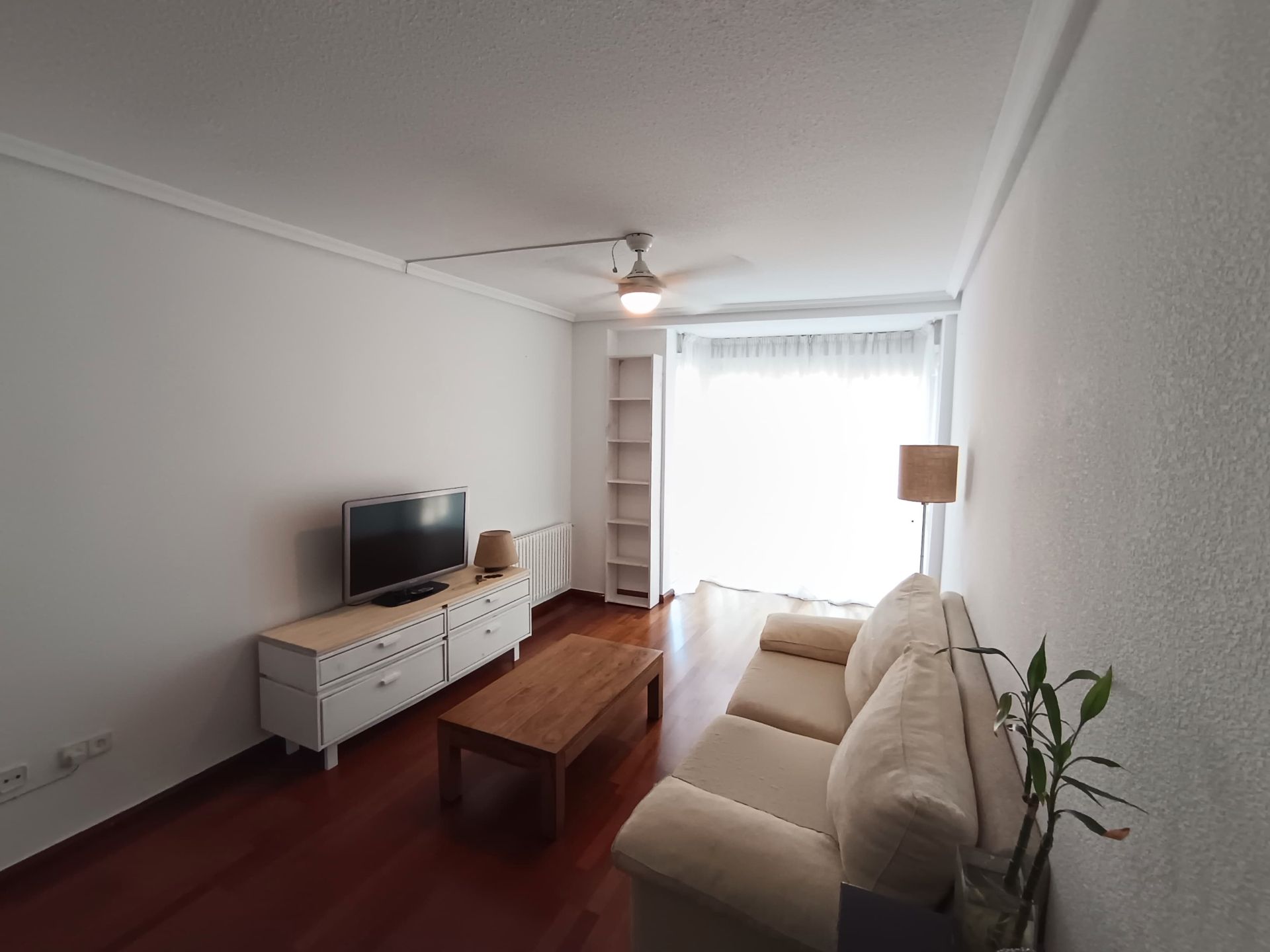 Living room of Flat to rent in  Madrid Capital  with Heating, Parquet flooring and Furnished