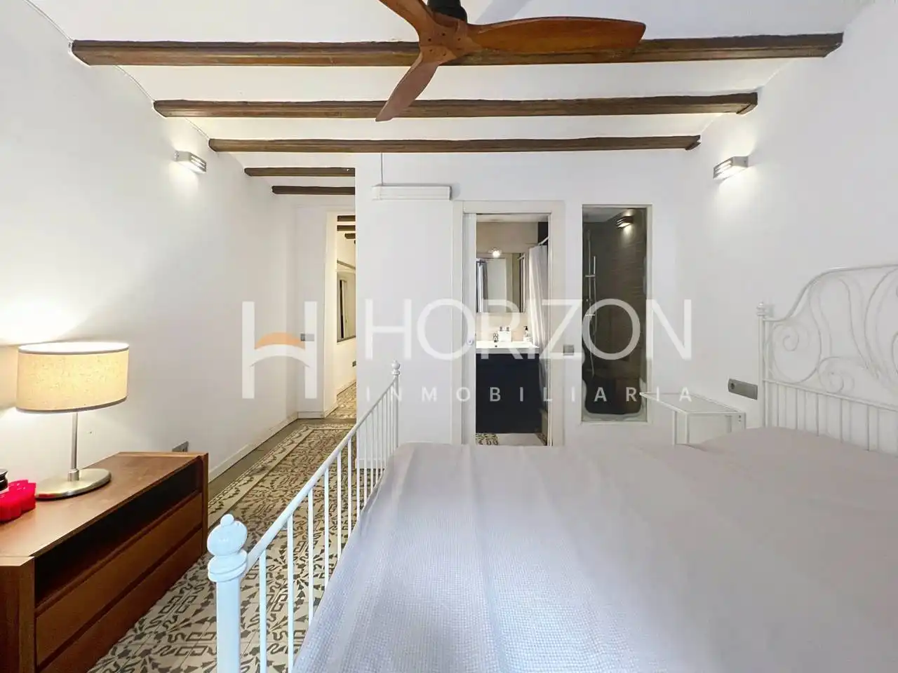 Dormitori de Apartament en venda en Barcelona amb Aire condicionat, Calefacció i Moblat