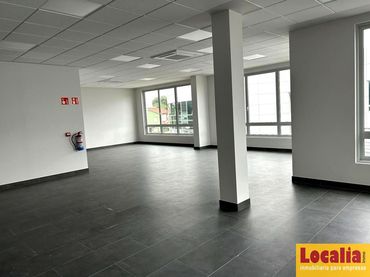 Oficina amb ascensor de lloguer a Barrio El Crucero
