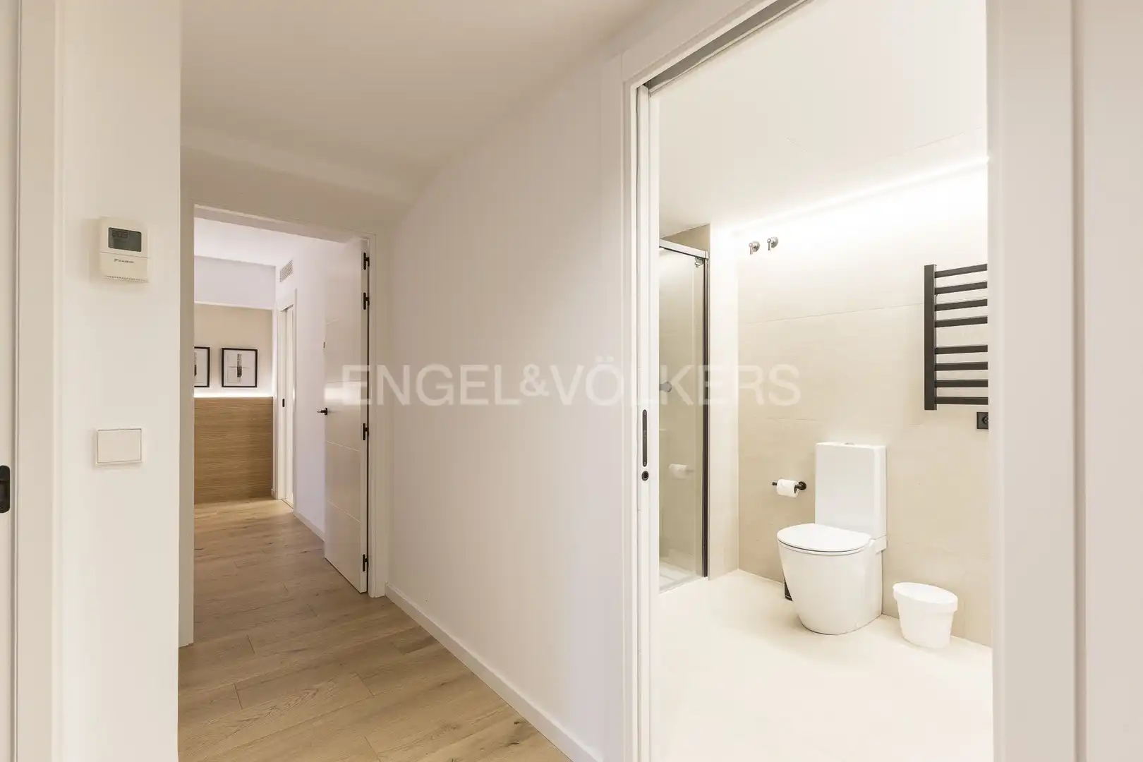 Badezimmer von Wohnung zur Miete in Barcelona mit Klimaanlage, Heizung und Parkett