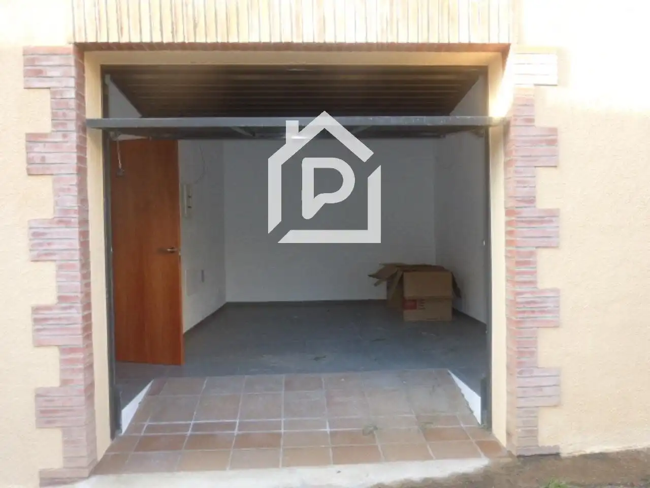 Parking of Houses for sale in Masarac i Vilarnadal, Girona