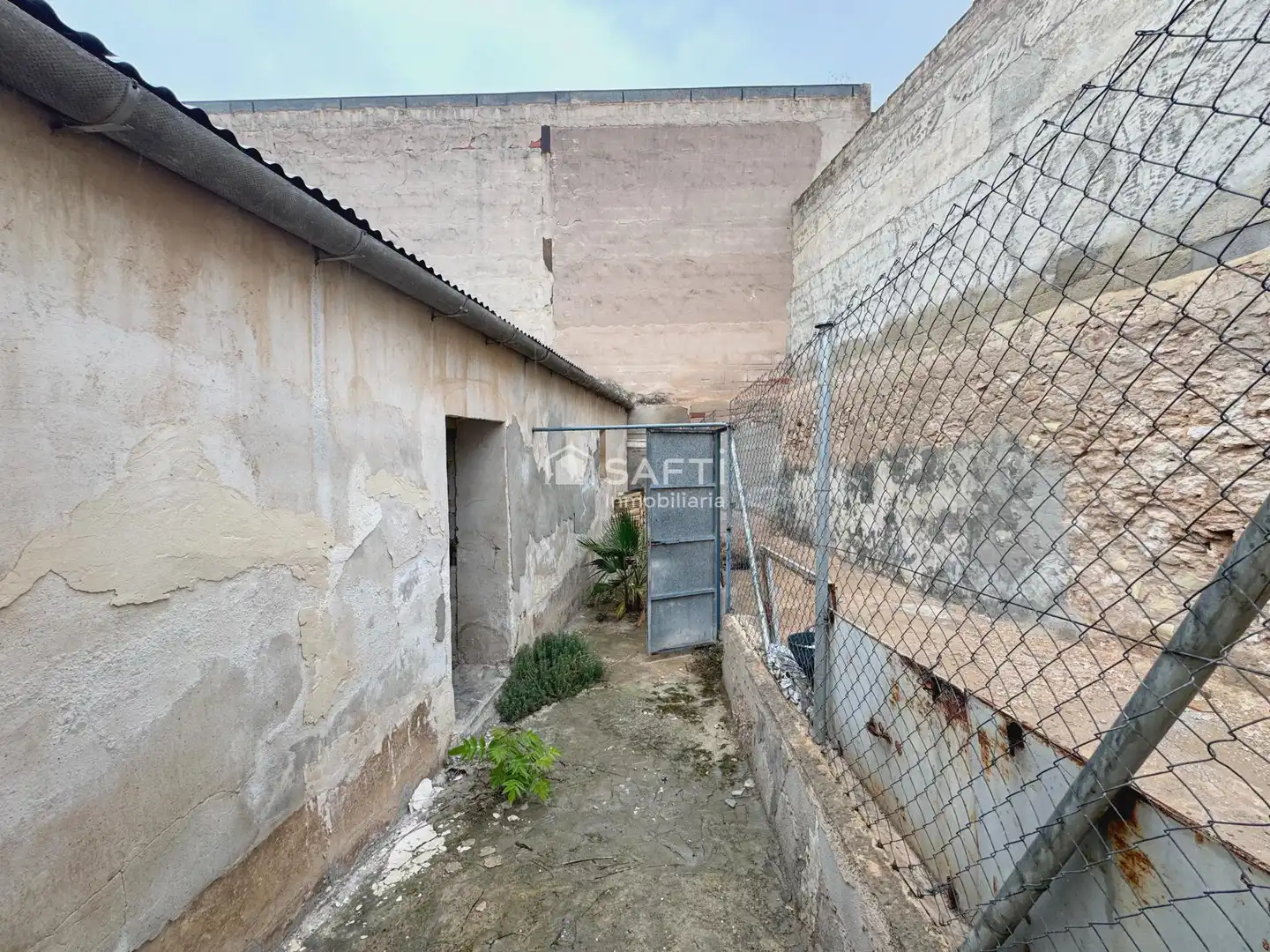 Casa adosada en venta en Algueña con Terraza