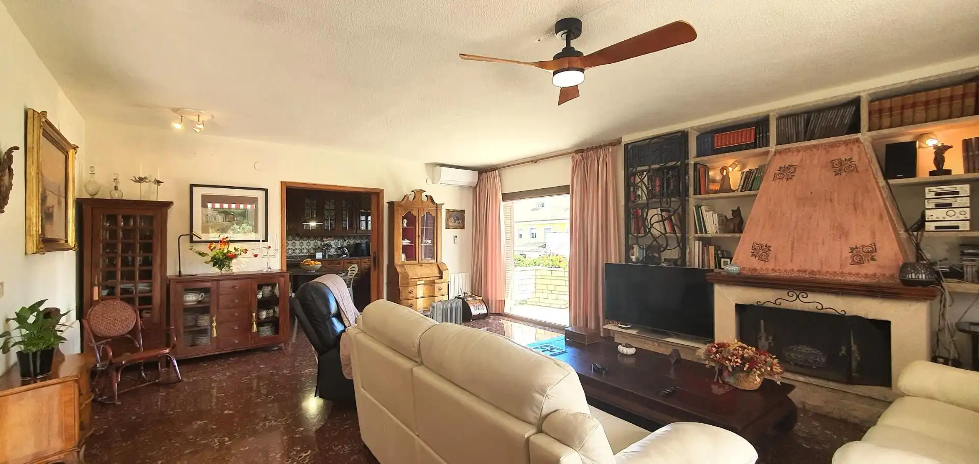 Sala d'estar de Casa o xalet en venda en Sant Joan d'Alacant amb Aire condicionat, Calefacció i Jardí privat