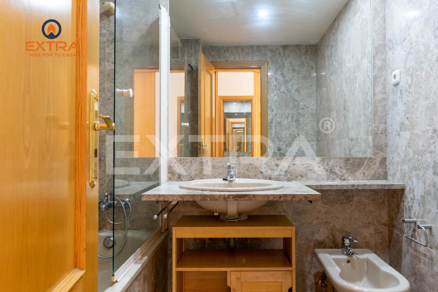 Baño de Piso de alquiler en  Madrid Capital con Aire acondicionado y Piscina comunitaria