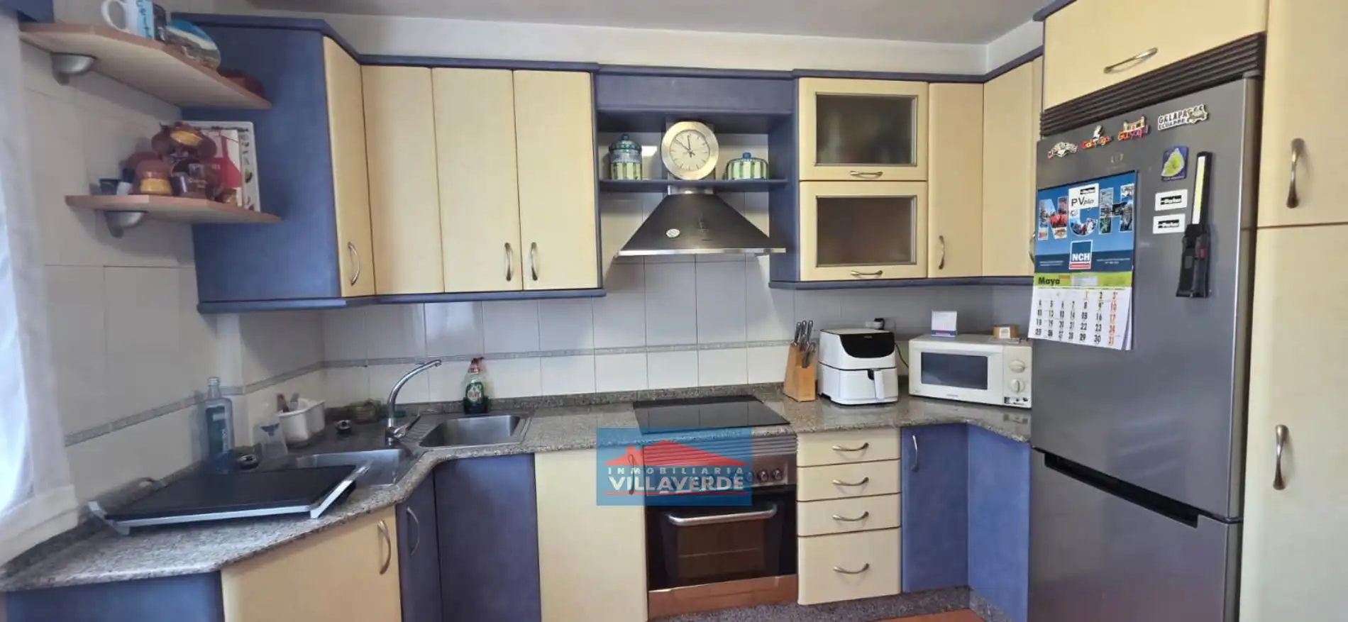 Cocina de Piso en venta en Cangas  con Calefacción, Trastero y Amueblado
