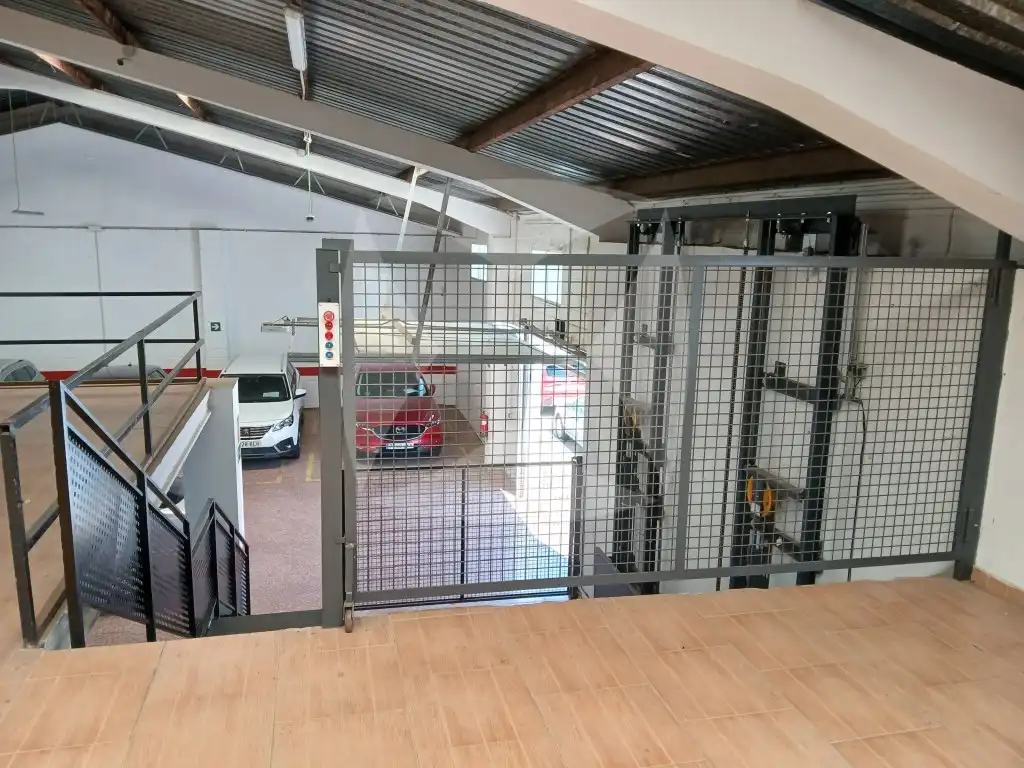 Nau industrial en venda a Calle Cocotero, Maria Auxiliadora - Barriada de Llera