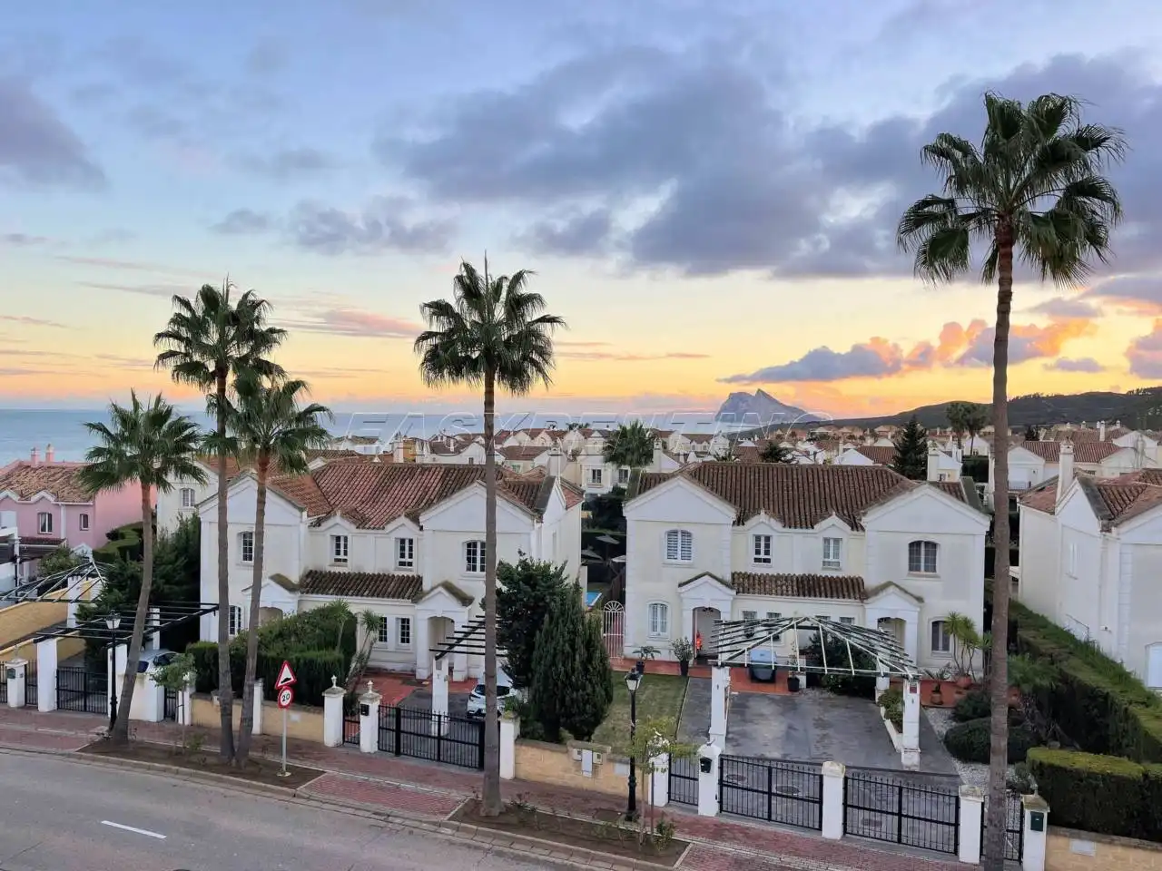 Vista exterior de Apartament de lloguer en La Alcaidesa amb Terrassa, Moblat i Piscina comunitària
