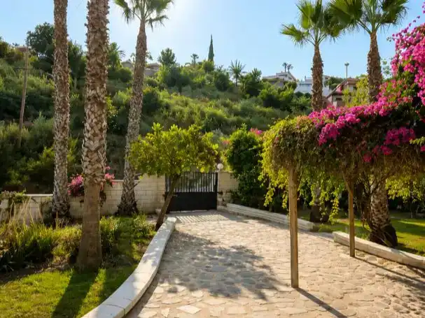 Vista exterior de Casa o xalet en venda en Salobreña amb Aire condicionat, Piscina i Balcó