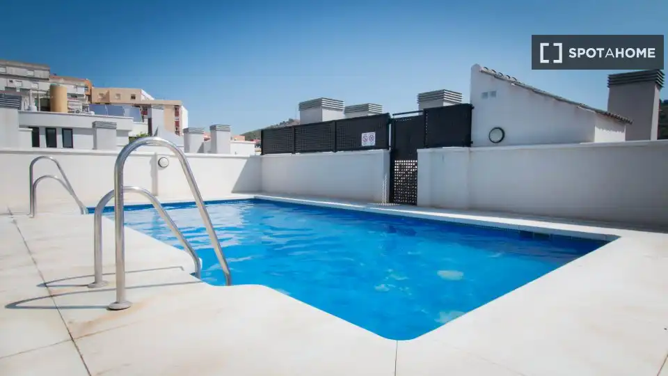 Piscina de Apartament per a compartir en Málaga amb Aire condicionat, Calefacció i Terrassa