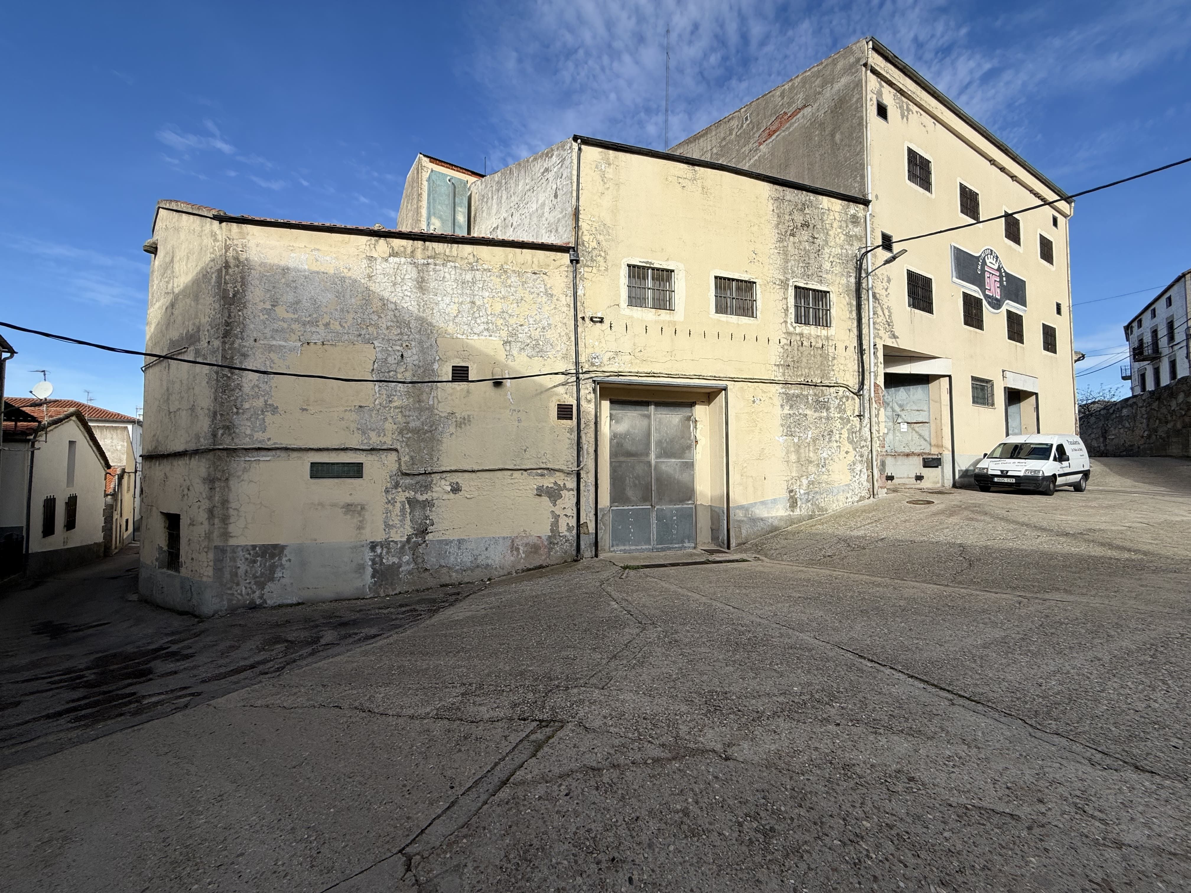 Exterior view of Industrial buildings for sale in Ledrada