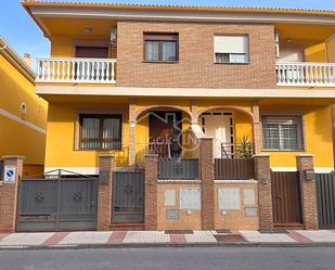 Vista exterior de Casa o xalet en venda en Atarfe amb Aire condicionat i Terrassa