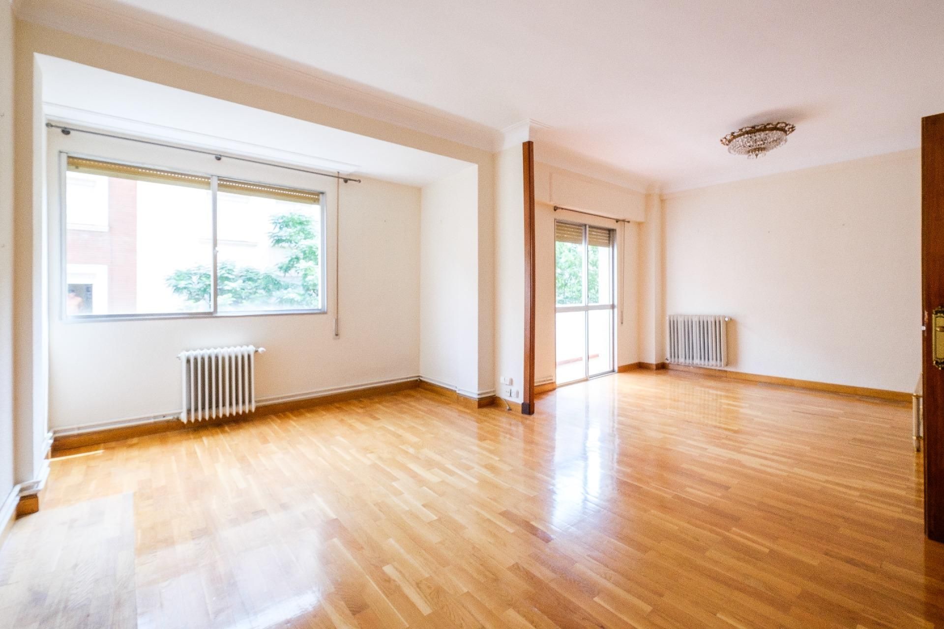 Sala d'estar de Pis en venda en  Zaragoza Capital amb Calefacció, Parquet i Terrassa