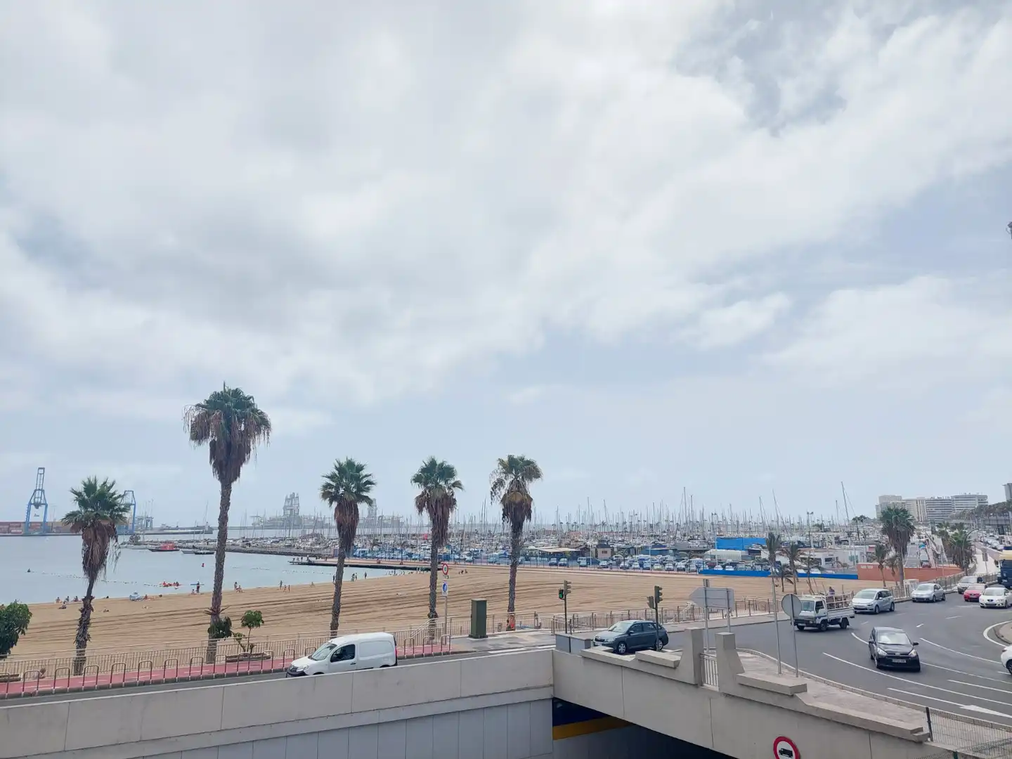 Parking de Piso de alquiler en Las Palmas de Gran Canaria con Horno, Lavadora y Balcón