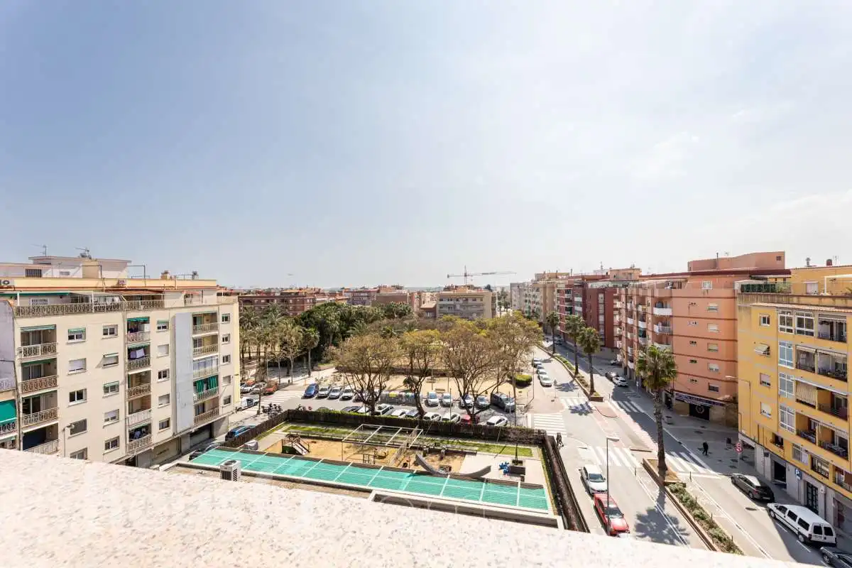 Außenansicht von Wohnung zum Verkauf in El Prat de Llobregat mit Klimaanlage, Terrasse und Balkon