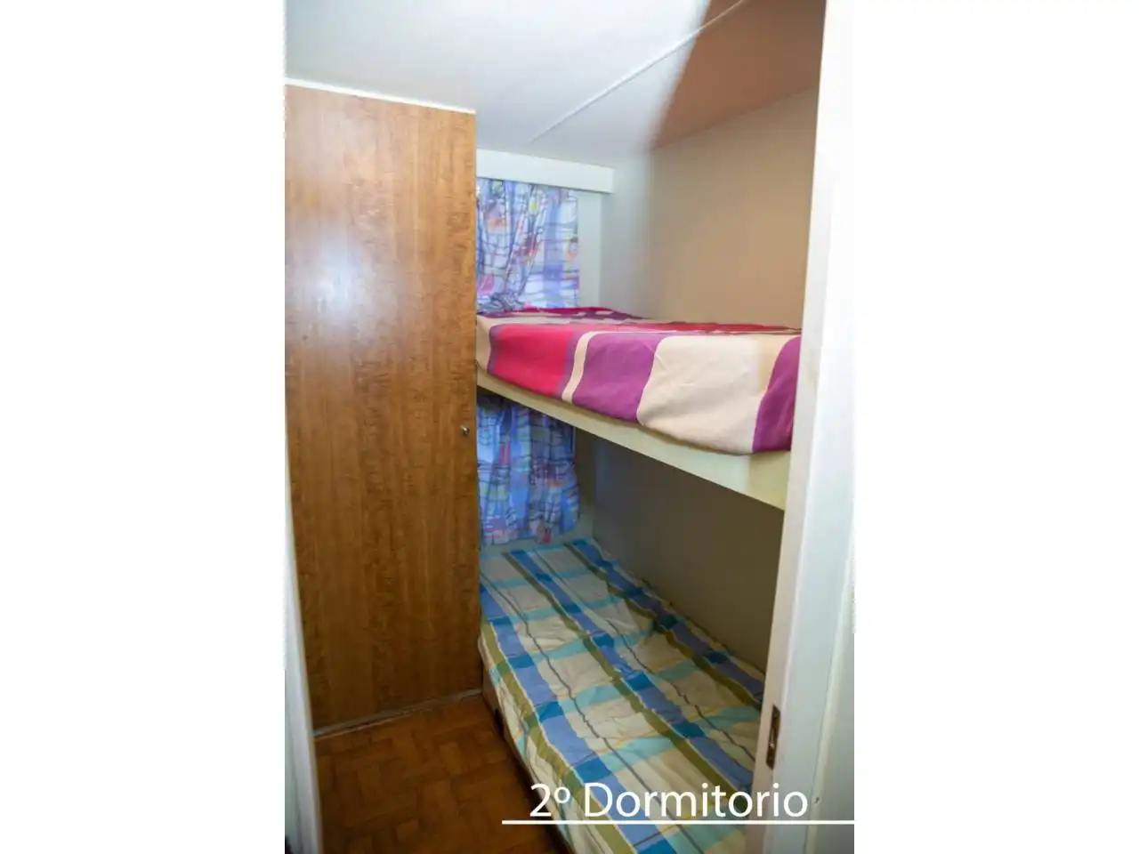 Habitación de Casa o chalet en venta en Carmona con Aire acondicionado, Calefacción y Jardín privado