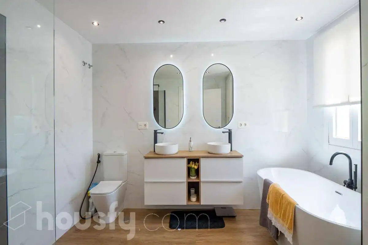 Bathroom of Houses for sale in Estepona  with Air Conditioner, Heating and Private garden