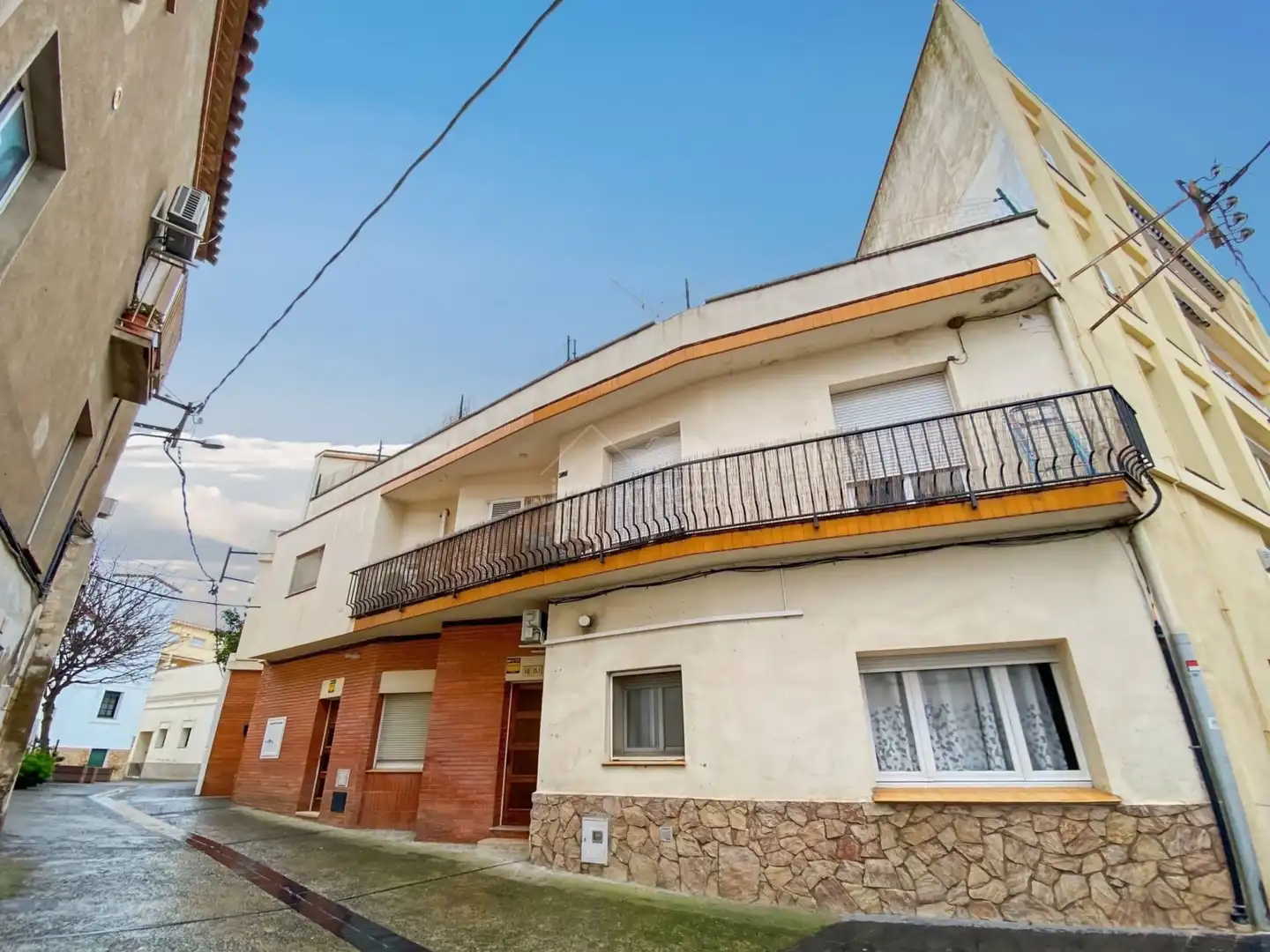 Vista exterior de Casa adosada en venta en Llançà con Aire acondicionado, Calefacción y Terraza