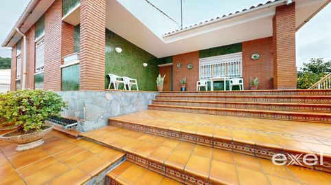 Casa exclusiva con garaje para 20 coches.