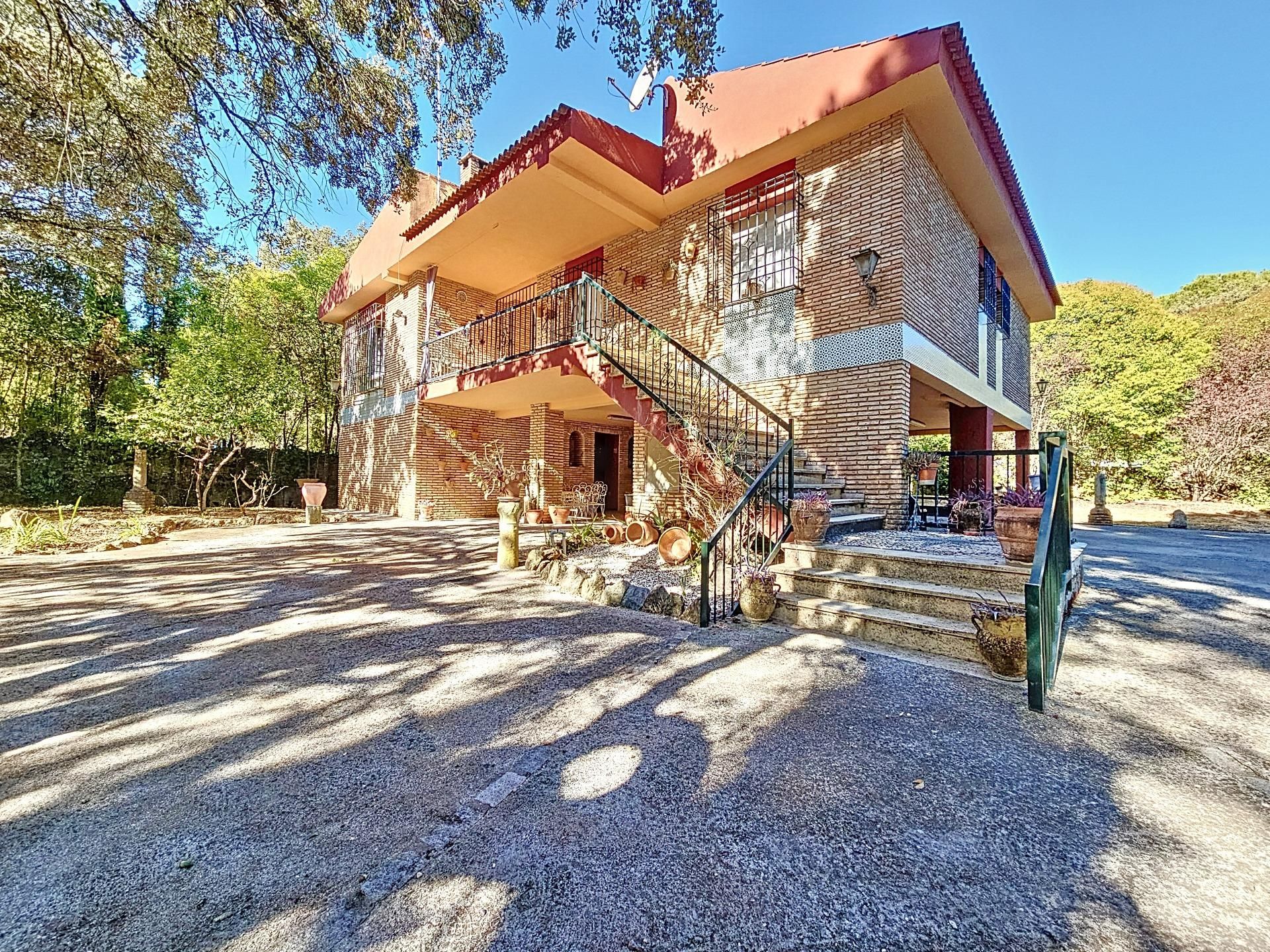 Exterior view of House or chalet for sale in  Córdoba Capital  with Private garden, Terrace and Storage room