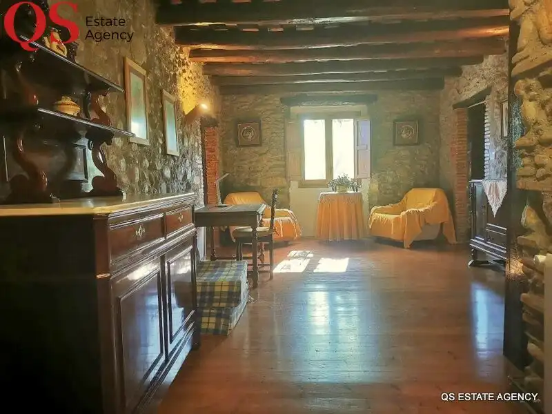 Sala de estar de Finca rústica en venta en La Cellera de Ter con Aire acondicionado, Calefacción y Jardín privado