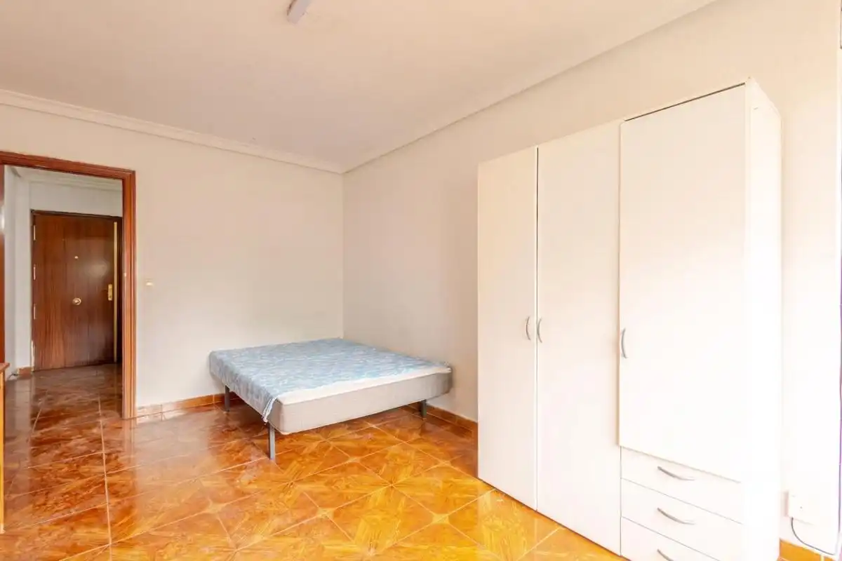 Schlafzimmer von Wohnung zum Verkauf in Parla mit Heizung