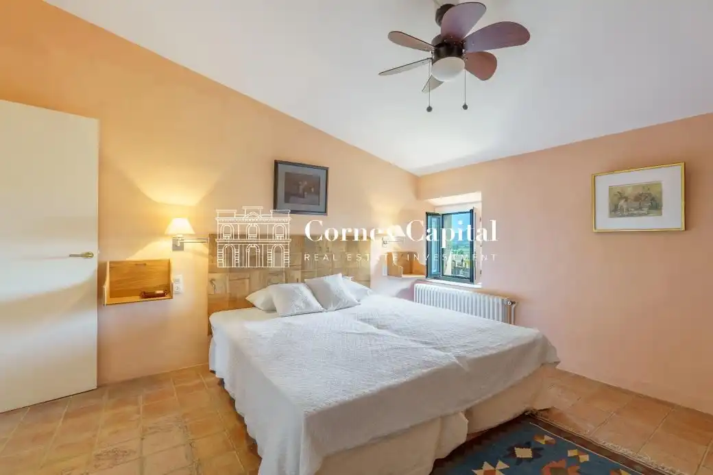 Schlafzimmer von Dachboden zum Verkauf in Albons mit Klimaanlage, Heizung und Terrasse