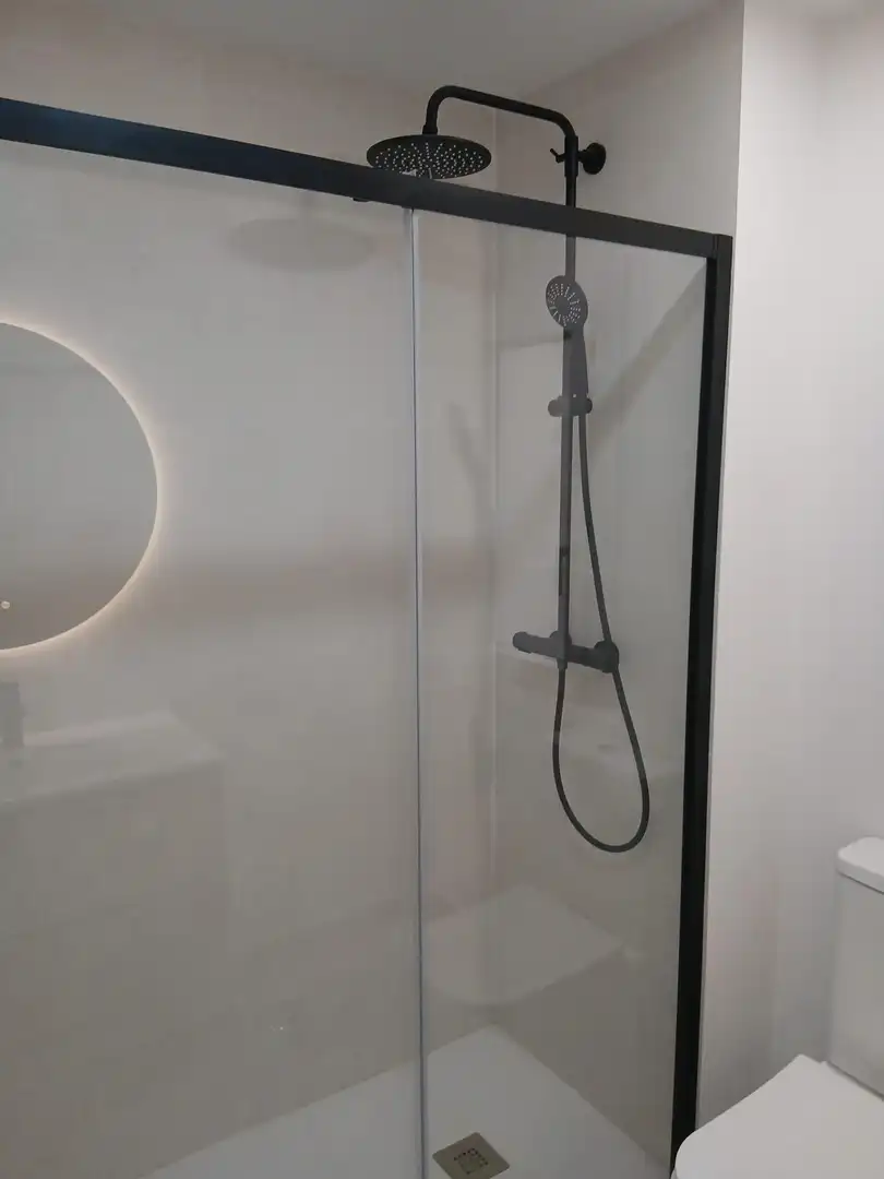 Bathroom of Flat for sale in Málaga  with Parquet flooring