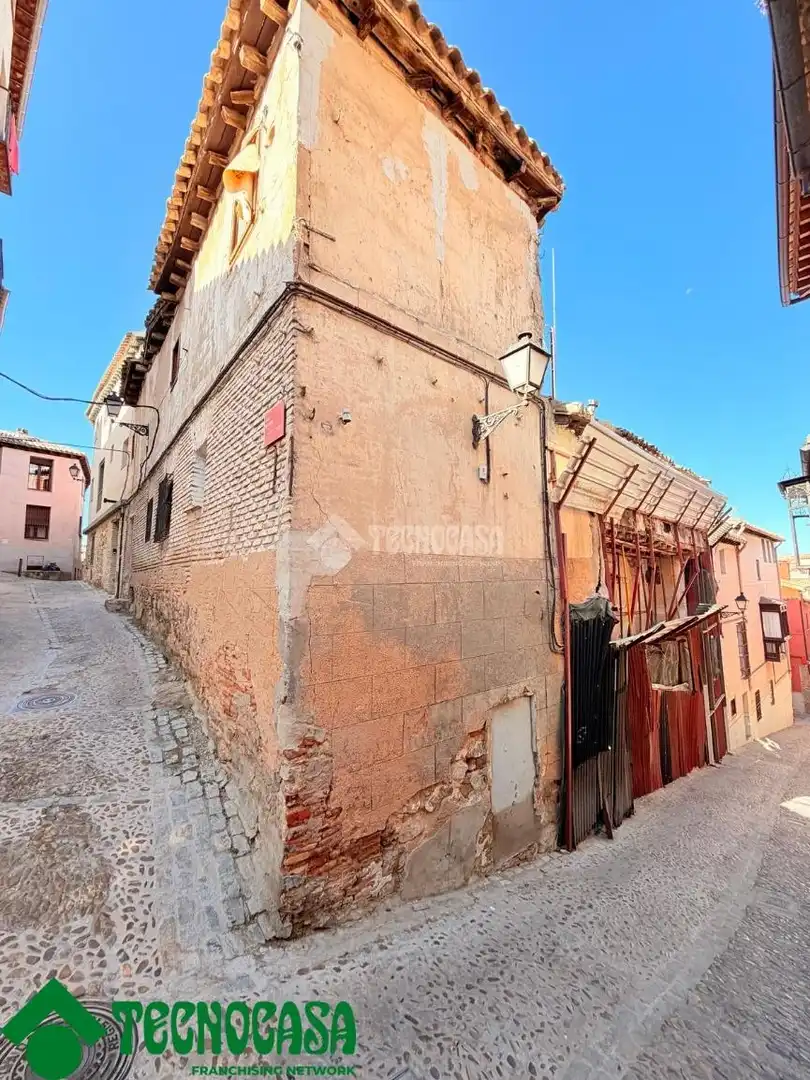 Vista exterior de Casa adosada en venda en Toledo amb Terrassa i Balcó