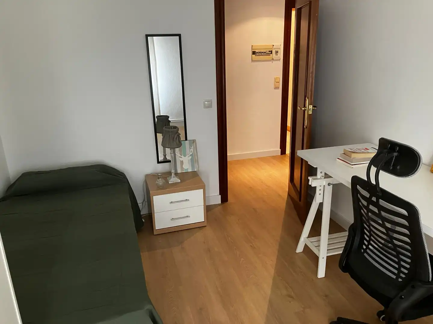 Dormitori de Pis de lloguer en Zaragoza amb Calefacció, Parquet i Moblat