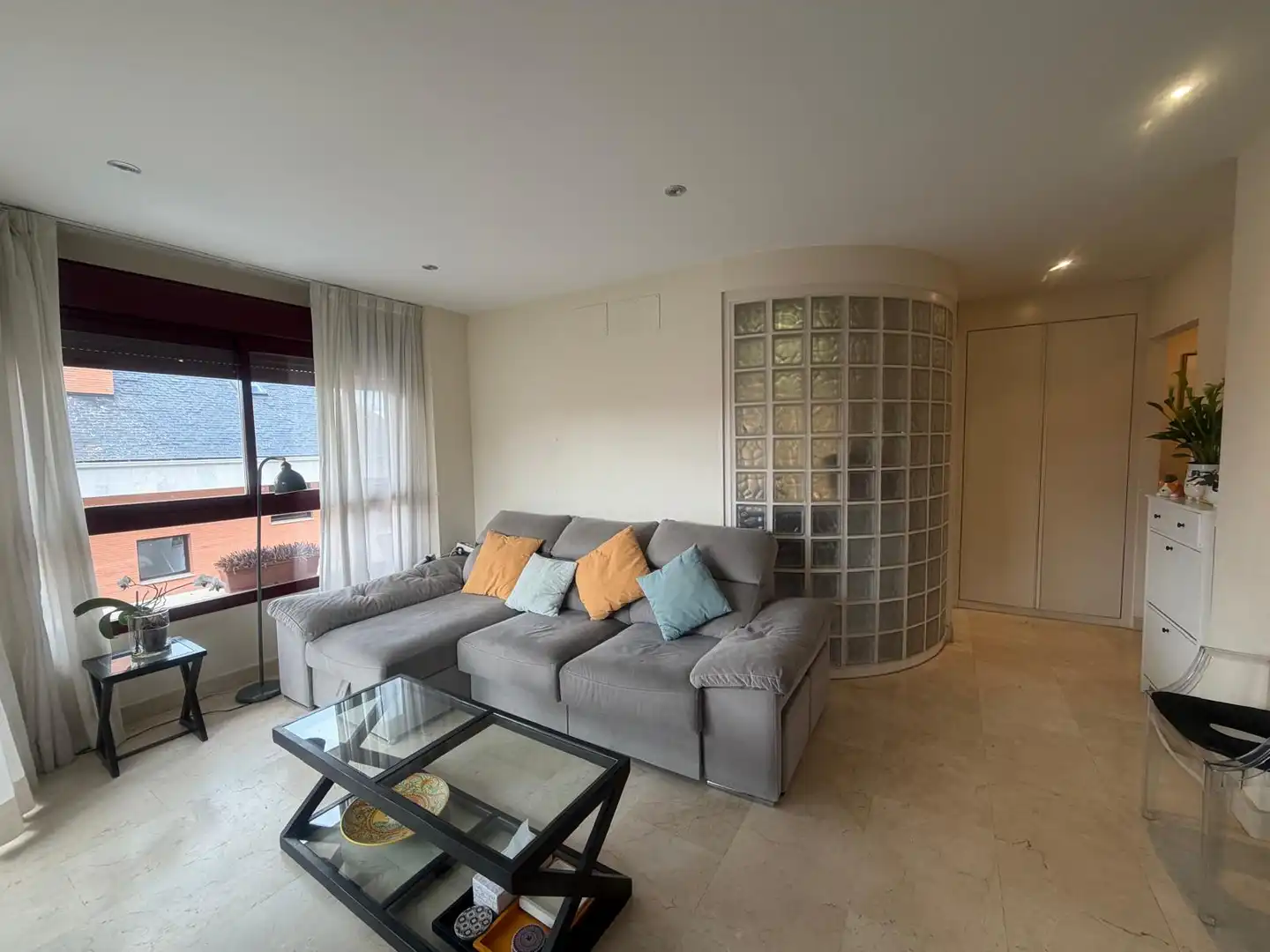 Wohnzimmer von Maisonette zum Verkauf in Torrelodones mit Heizung, Balkon und Gemeinschaftspool