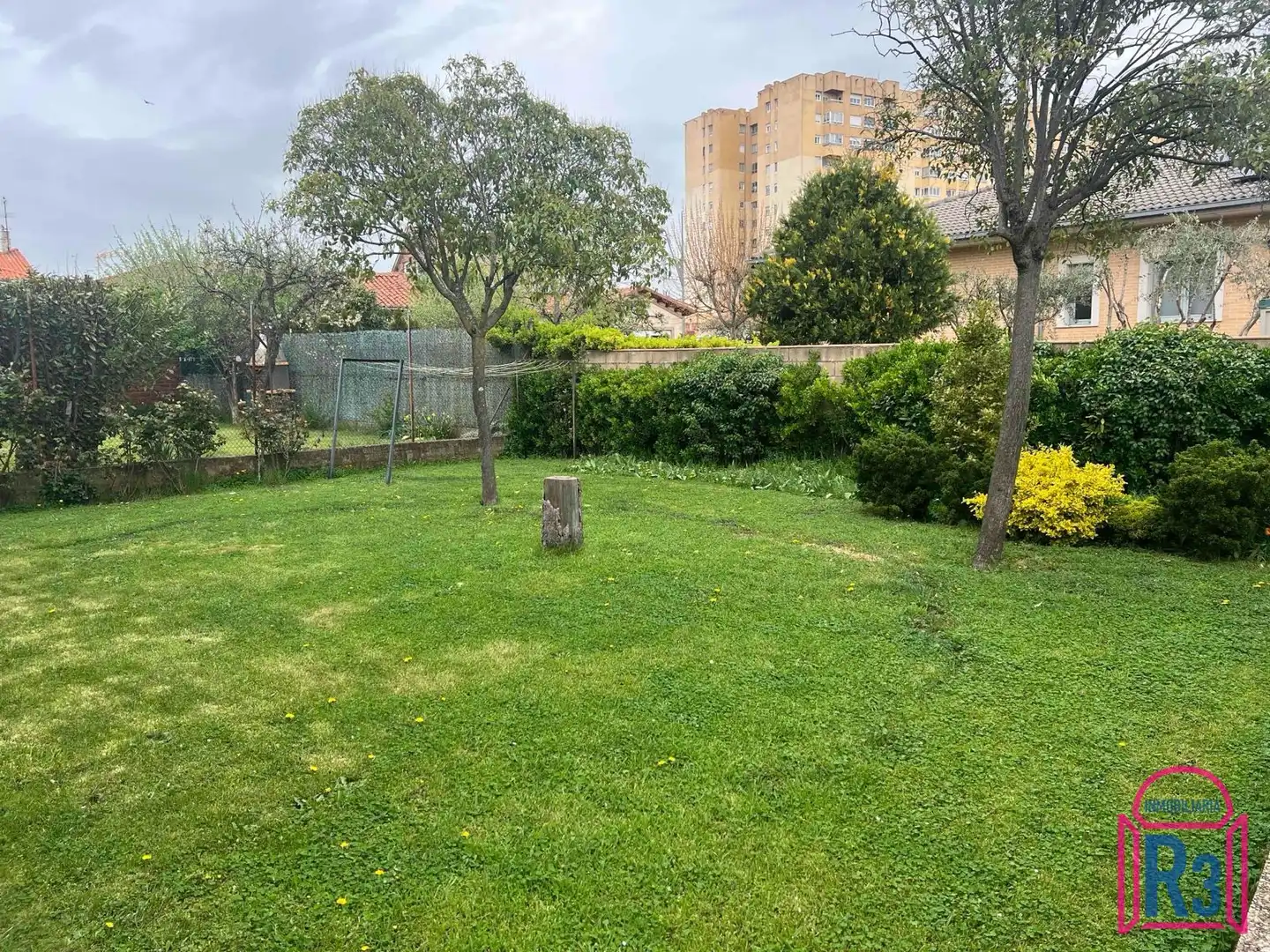 Jardí de Apartament en venda en San Andrés del Rabanedo amb Calefacció i Traster