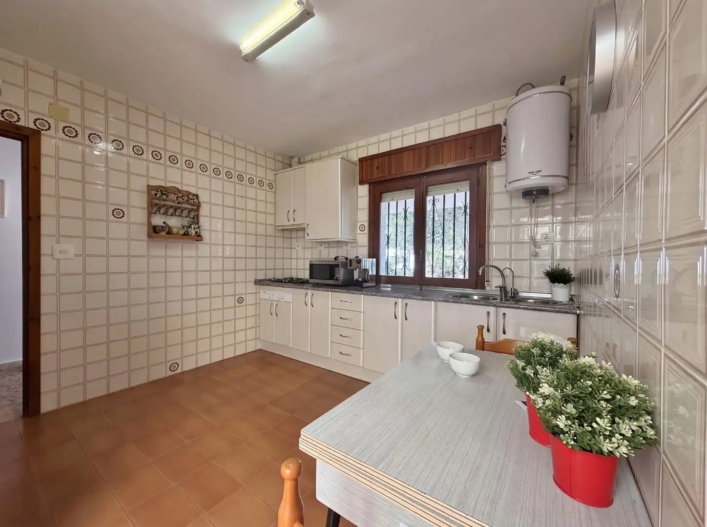 Cocina de Casa o chalet en venta en Almería con Aire acondicionado, Jardín privado y Terraza