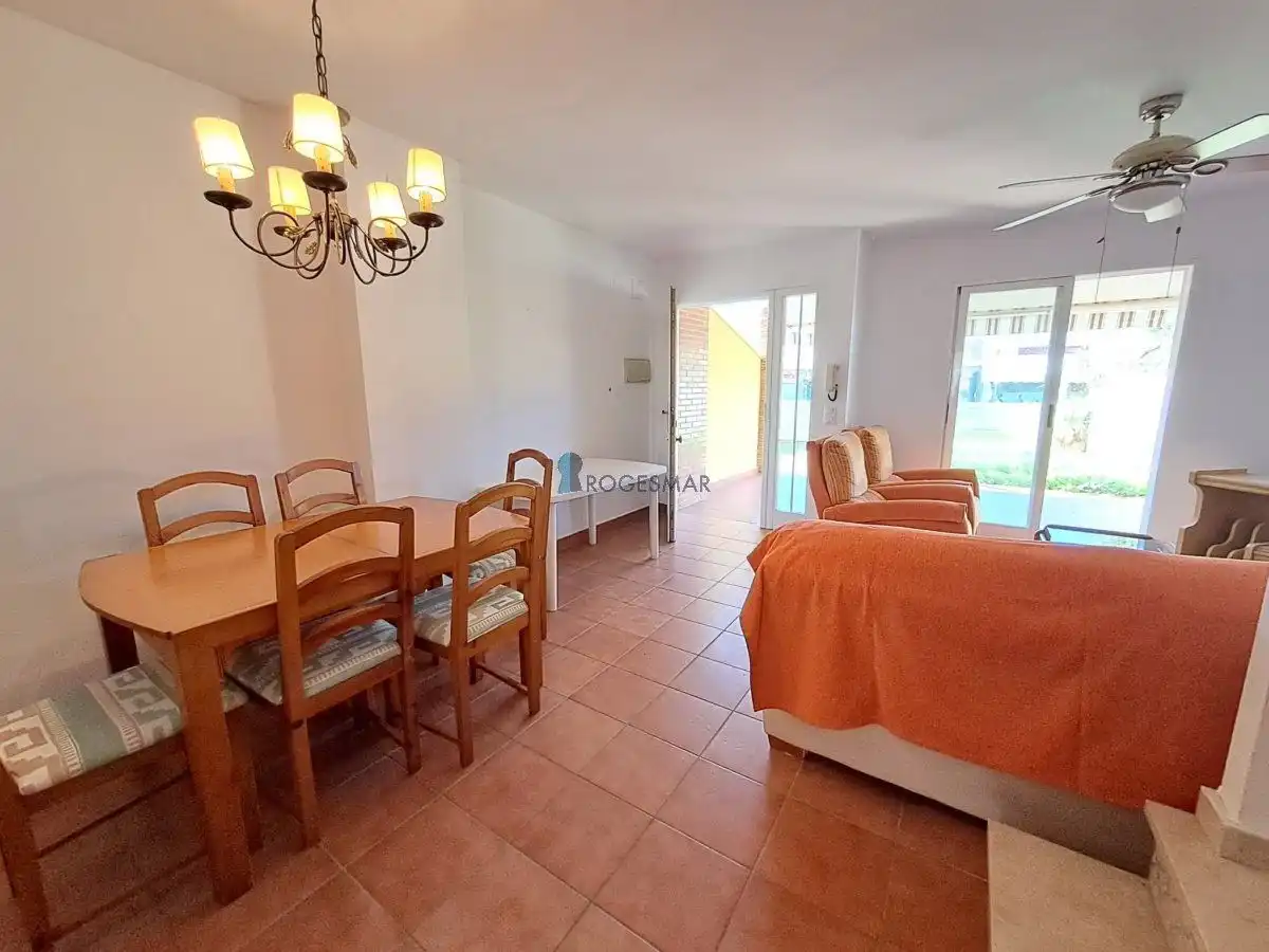 Esszimmer von Einfamilien-Reihenhaus zum Verkauf in Benicasim / Benicàssim mit Privatgarten, Terrasse und Balkon