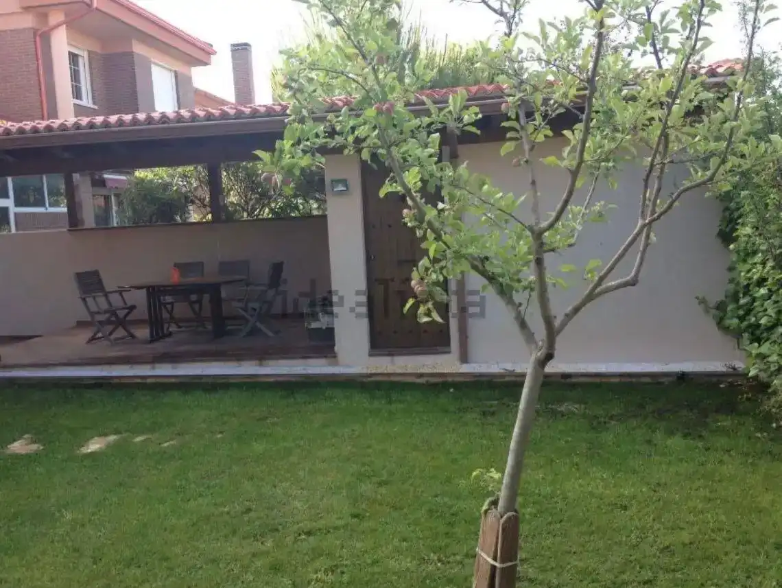 Jardí de Casa o xalet en venda en Magaz de Pisuerga amb Piscina i Balcó