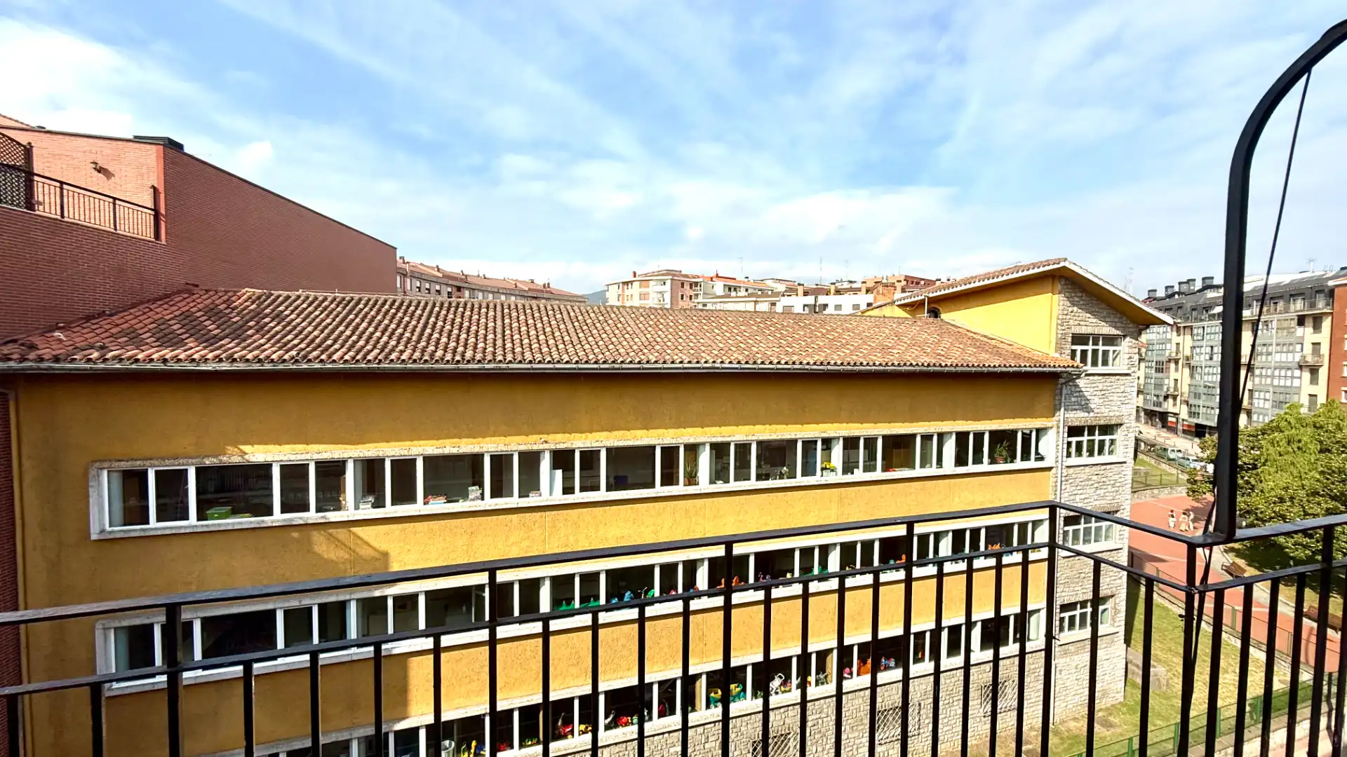 Vista exterior de Piso en venta en Barakaldo  con Amueblado y Balcón