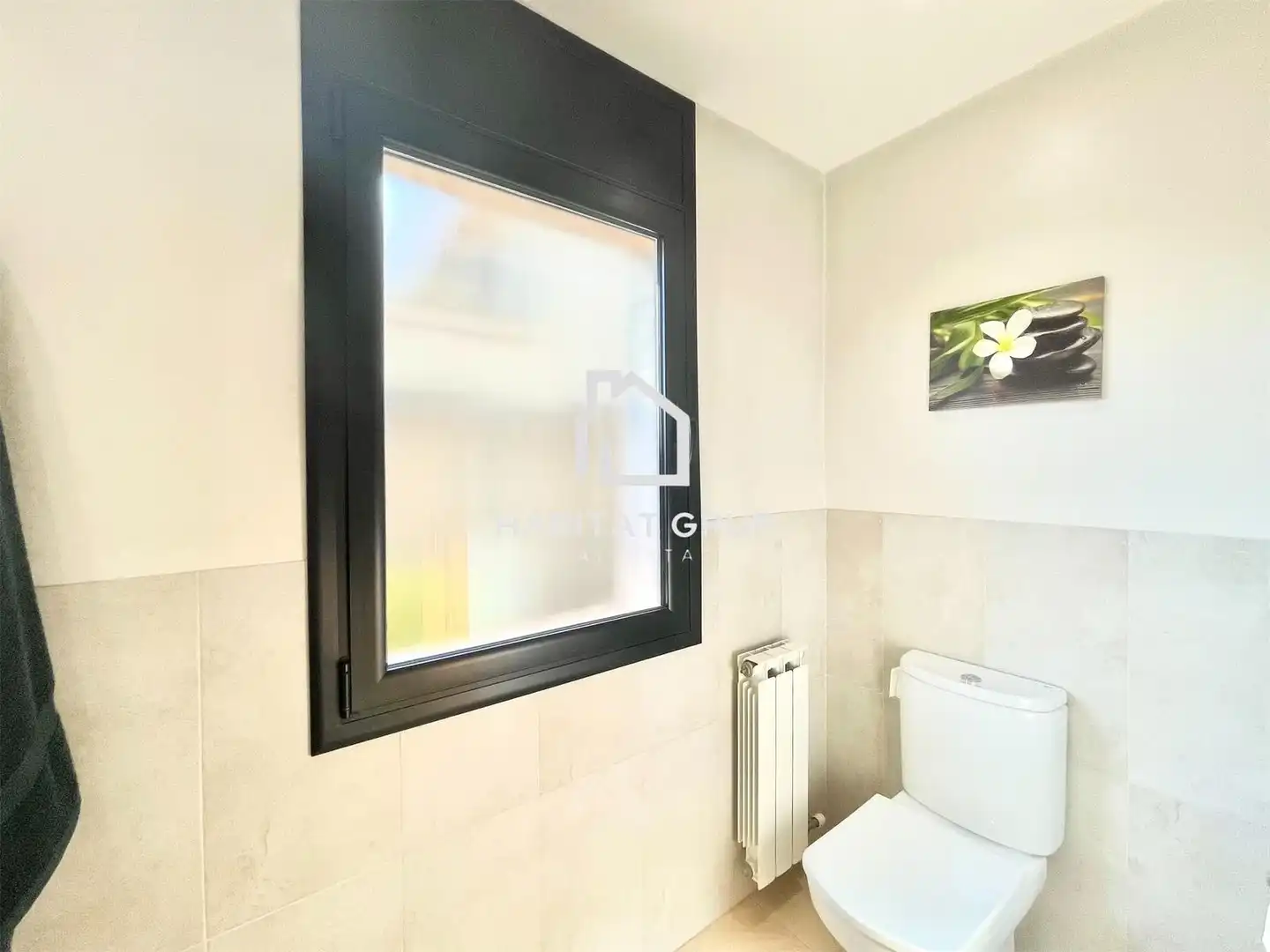 Baño de Casa o chalet en venta en Medinyà con Aire acondicionado, Calefacción y Jardín privado