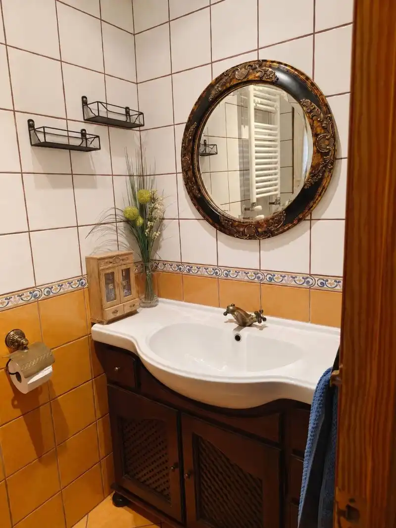 Bathroom of Houses for sale in Miraflores de la Sierra  with Air Conditioner, Heating and Terrace