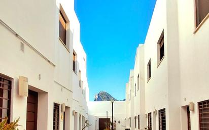 Exterior view of Single-family semi-detached for sale in La Línea de la Concepción  with Terrace and Balcony